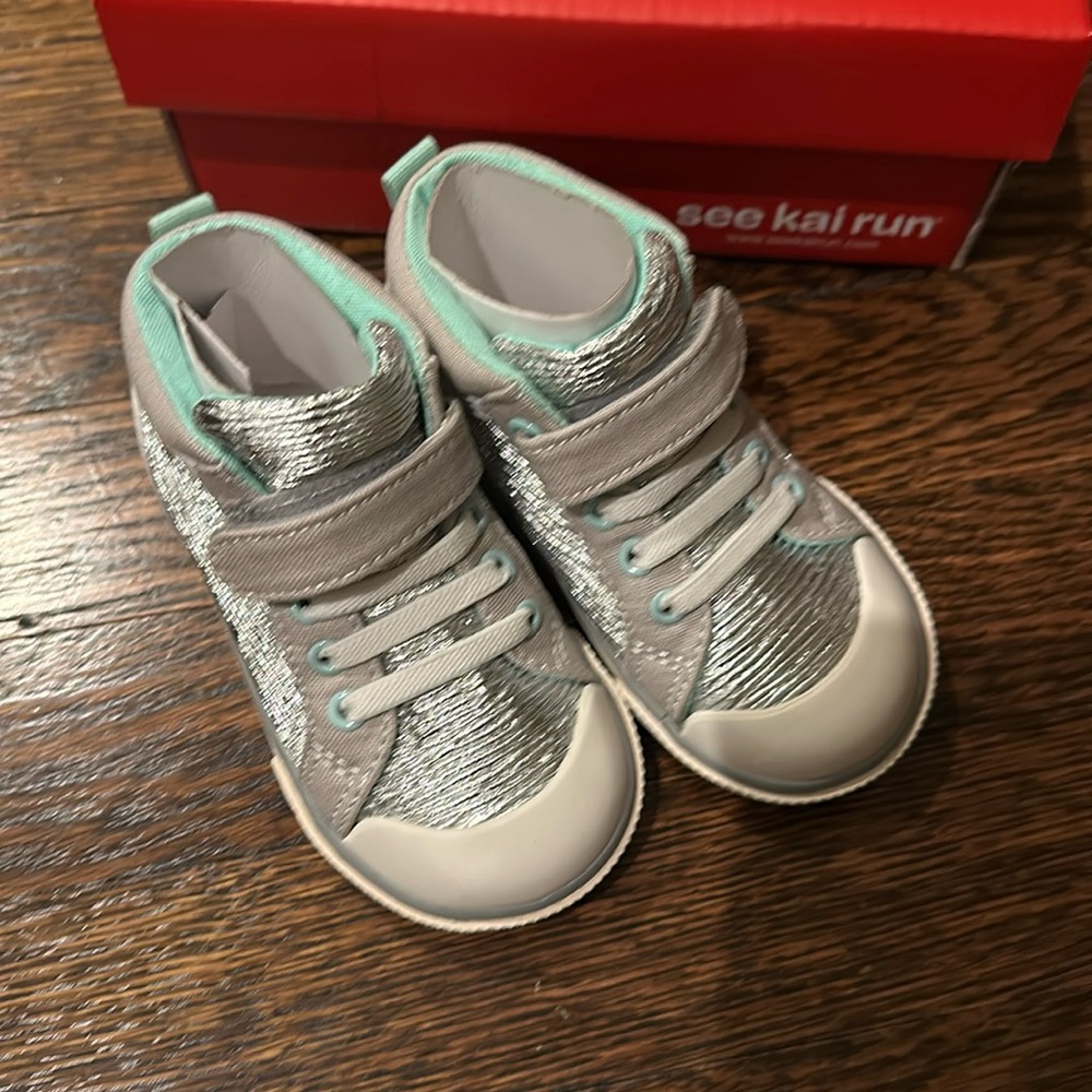 See Kai Run sneakers, size 6